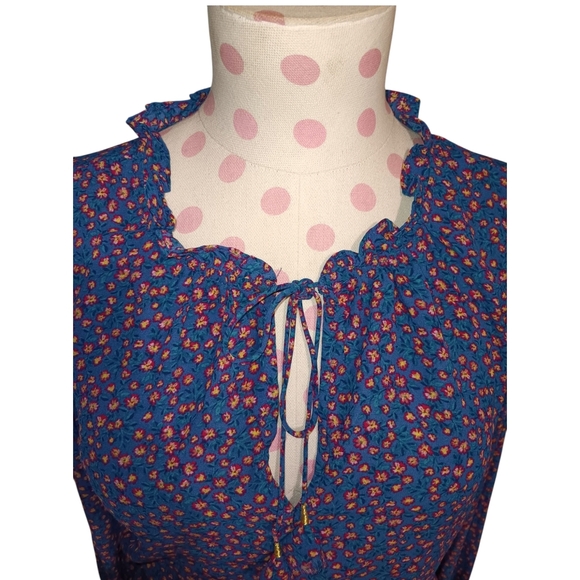 Socialite Blue Floral Blouse - Picture 5 of 5